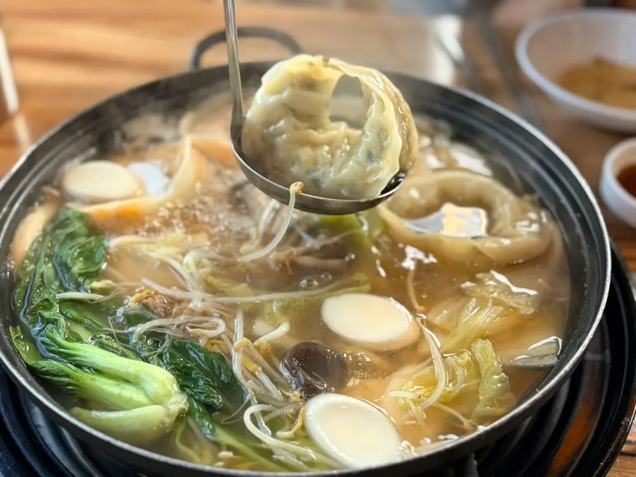 Spicy shabu-shabu dumpling hot pot