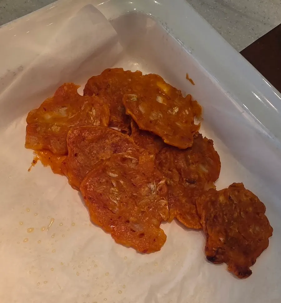 Sección de panqueque de kimchi y acompañamientos en la barra self-service