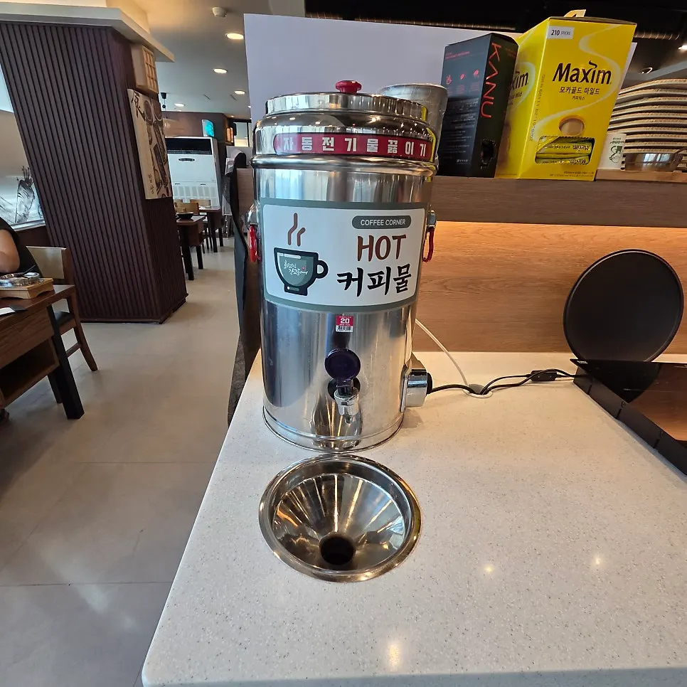 Dessert drinks poured into cups