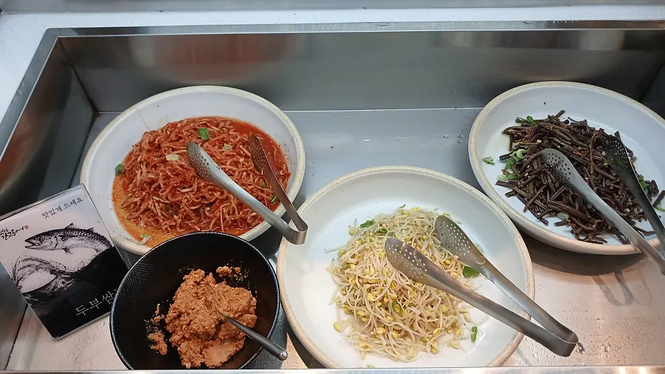 Seasoned crab and wood ear mushroom at the self-serve bar