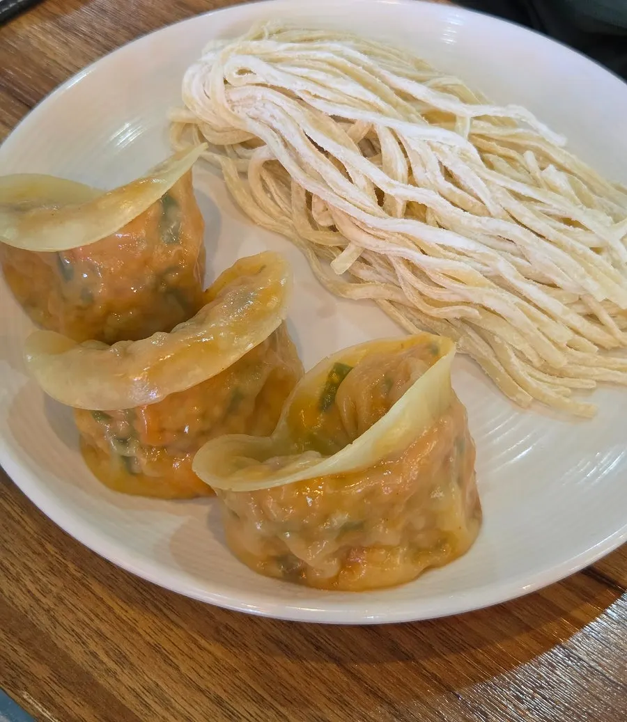 인당 하나씩 나온 칼국수 사리