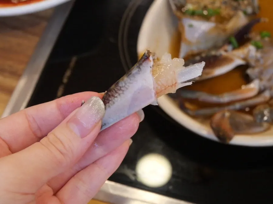 Claw meat picked out following the guide