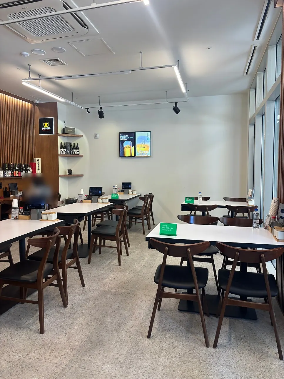 4-person table seating with order tablet