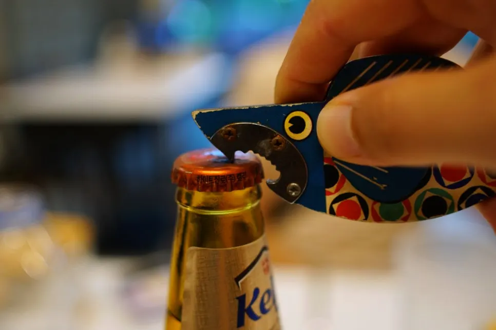 A bottle of Kelly beer on the table