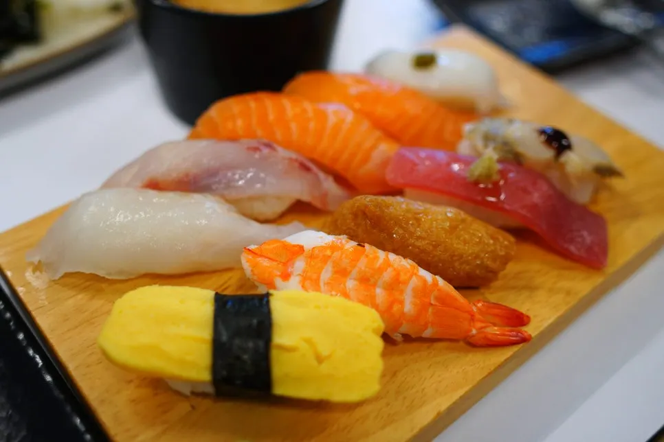 A platter of today's sushi 10 pieces