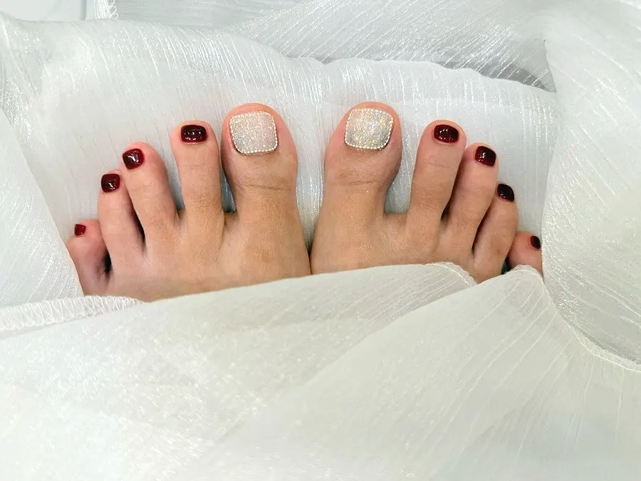 Pedicure finished in an autumn-toned color