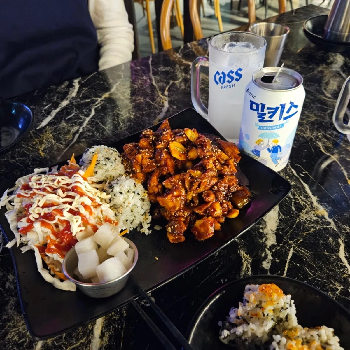 Evening visit to Ilwolui Bam, a bar in Bangi-dong