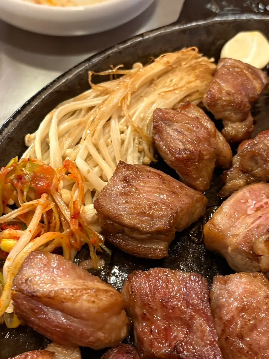 Side dishes eaten alongside the meat