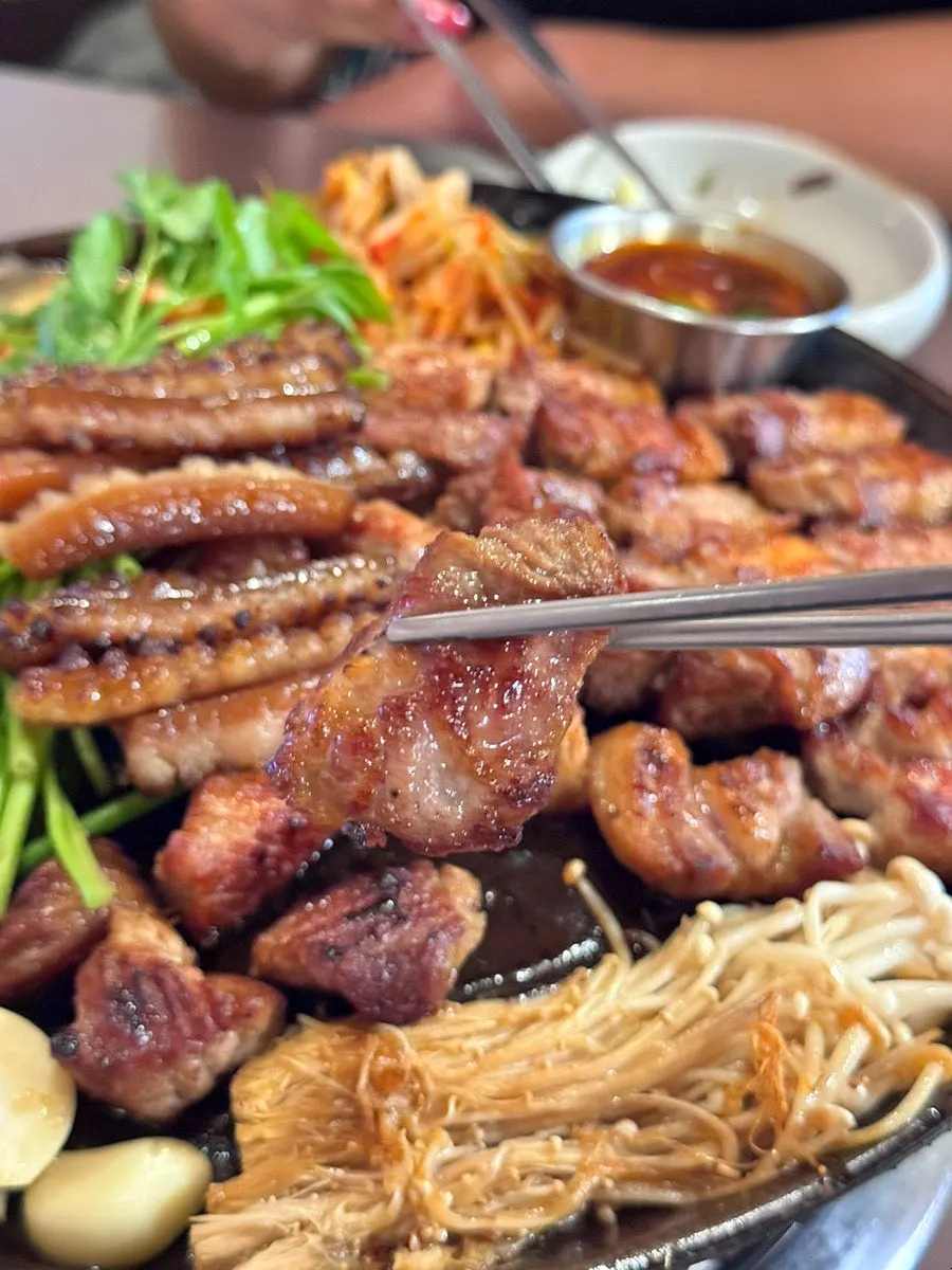 Minari and mushrooms on the grill plate