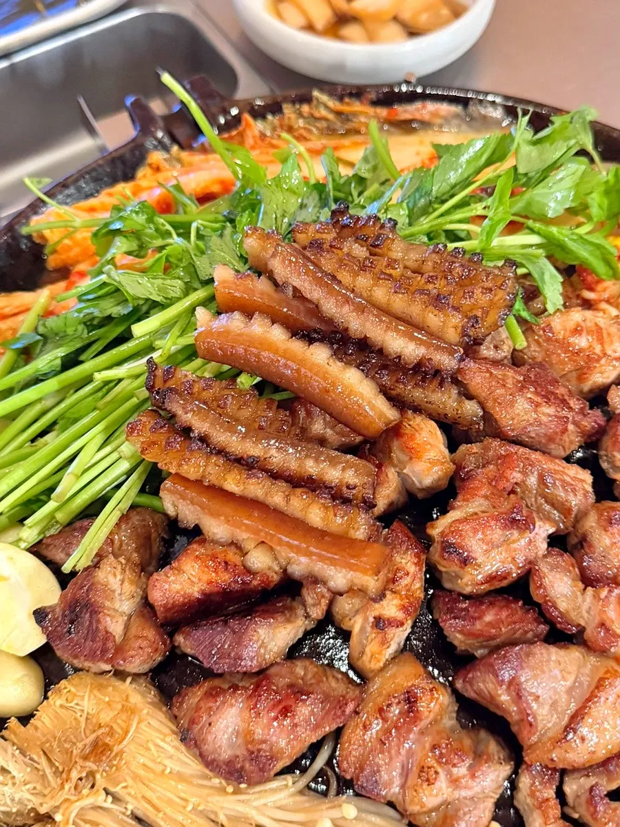 Golden-grilled pork belly