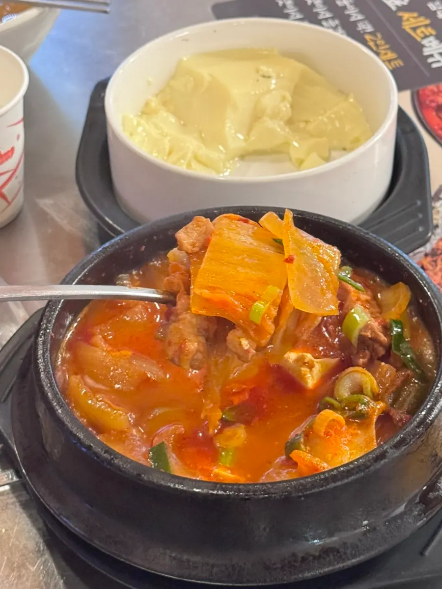 Spicy pork kimchi jjigae