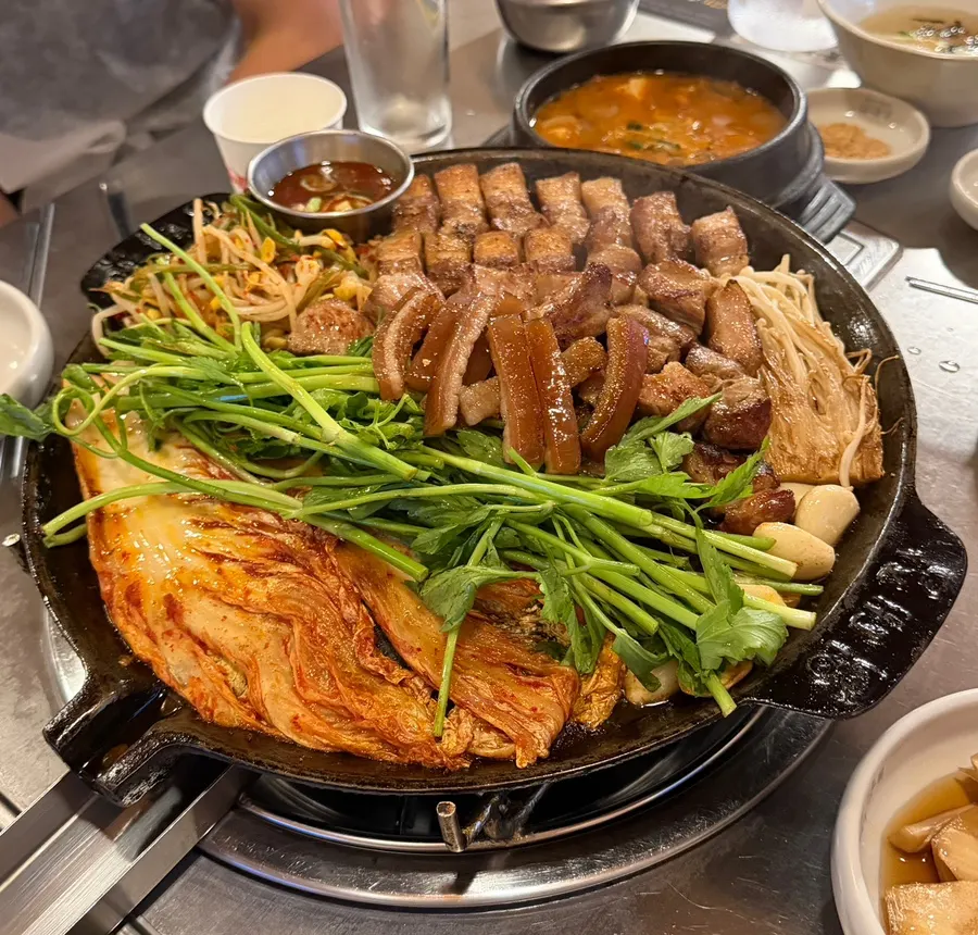 목살 삼겹살 껍데기 한판구이 불판