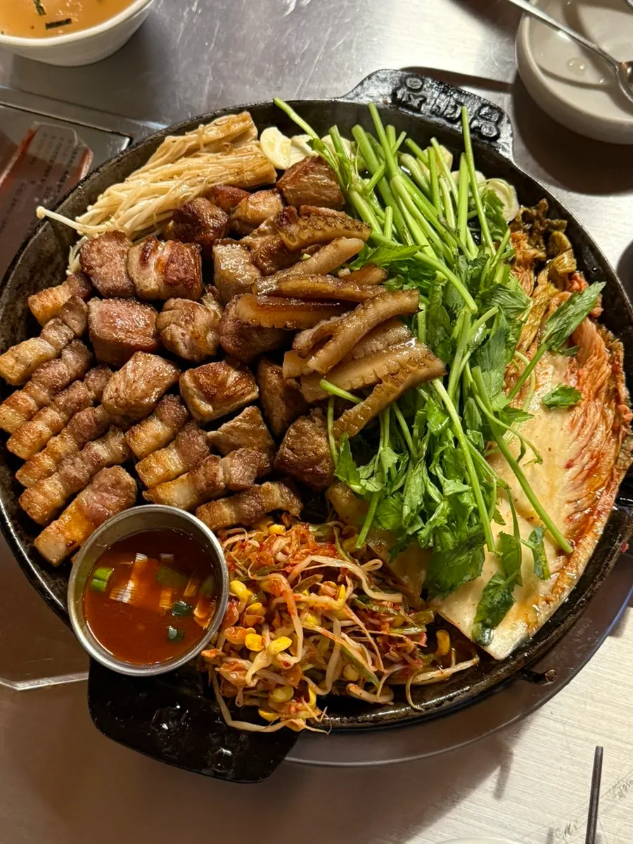 주문한 한판구이 세트 중과 공기밥