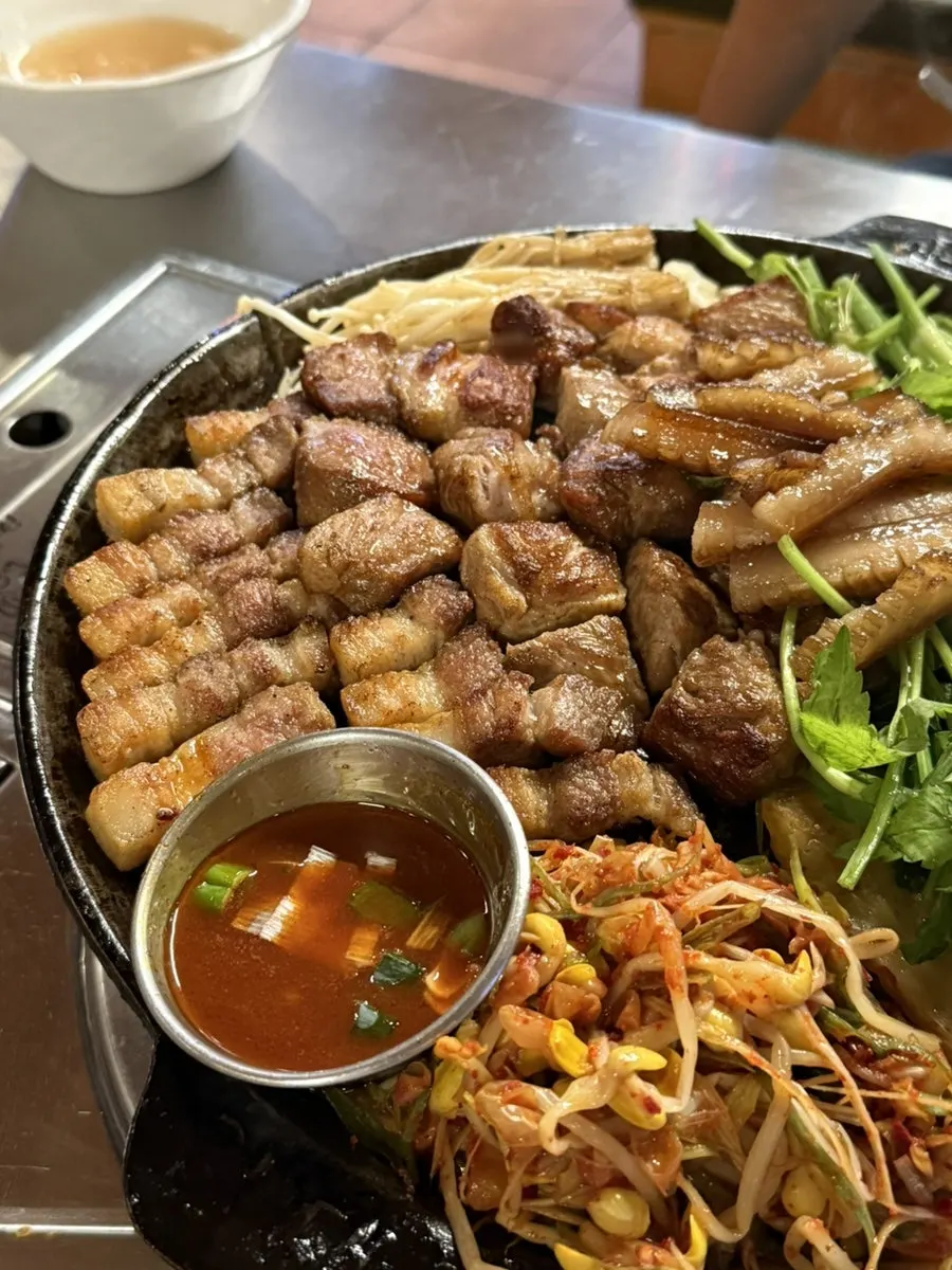 구워져 나온 한판구이 세트 상차림