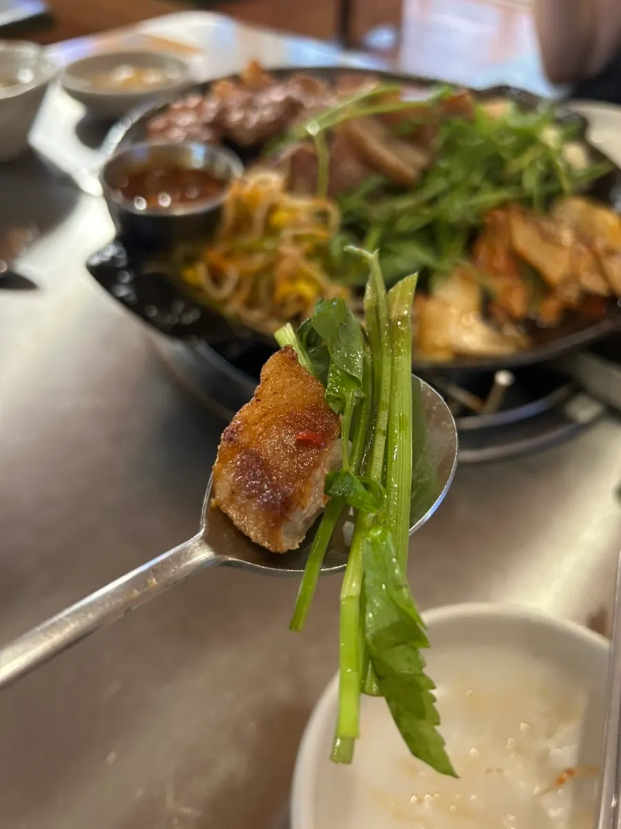Golden-grilled pork neck and pork belly