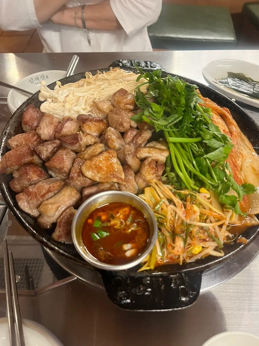 Bean sprouts and pork neck cooking in residual heat