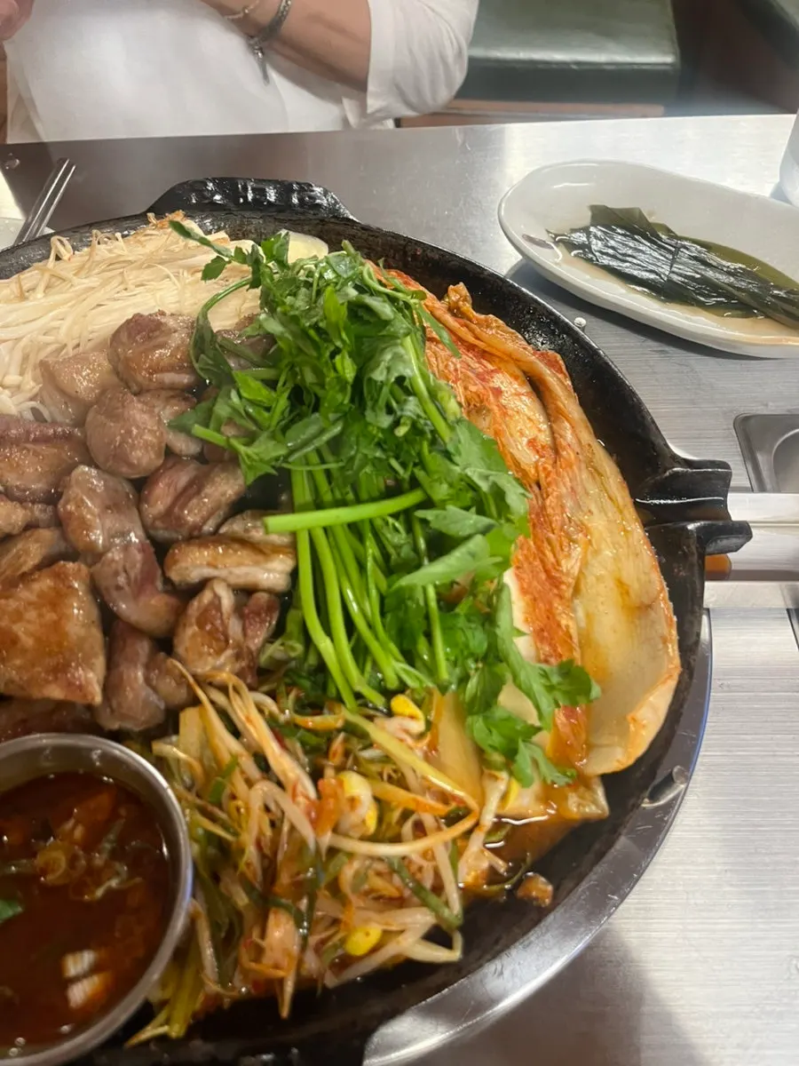 Pork neck dipped in the special myeol젓 sauce