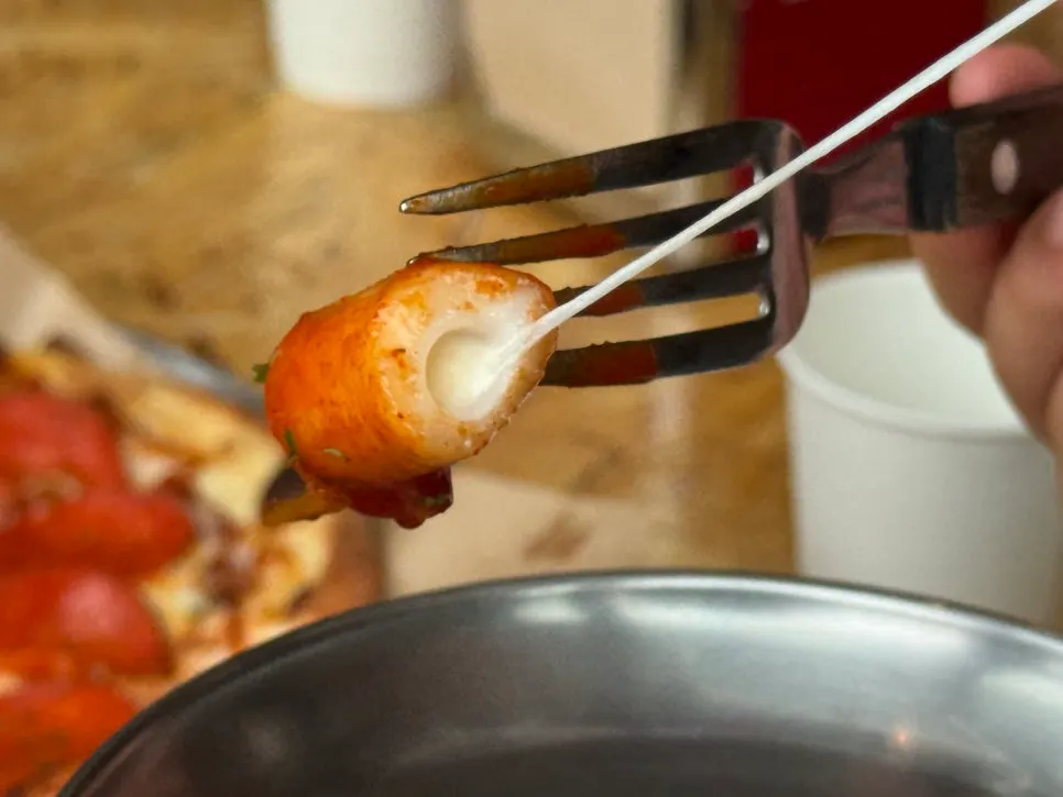 치즈가 들어 있는 떡볶이 떡