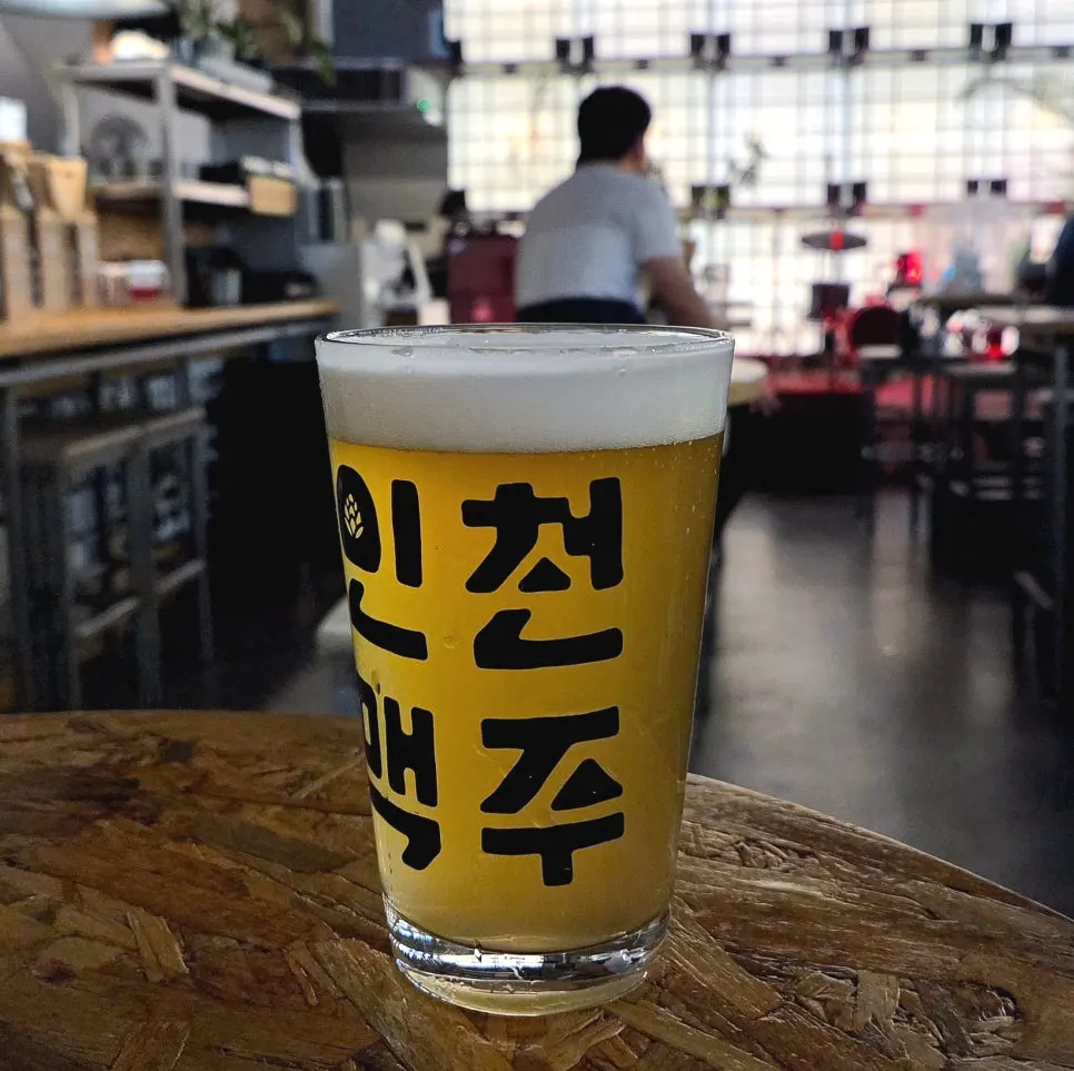 화이트 에일 바나나 화이트 한 잔