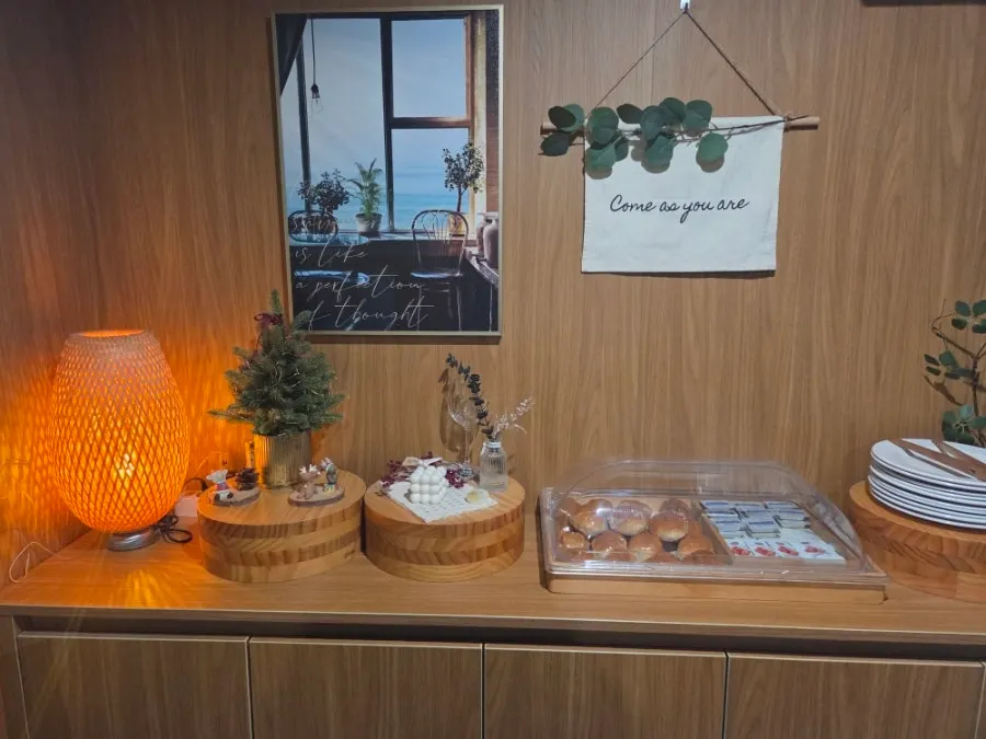 호텔 1층 24시간 미니 편의점 내부