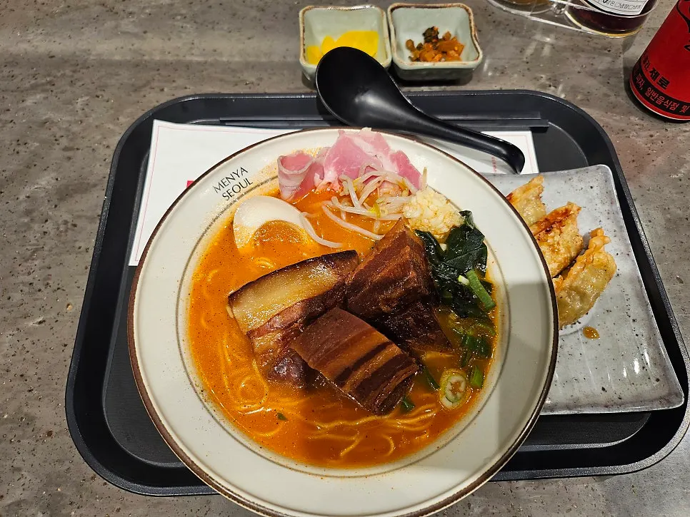Danmuji and kimchi, the basic ramen side dishes
