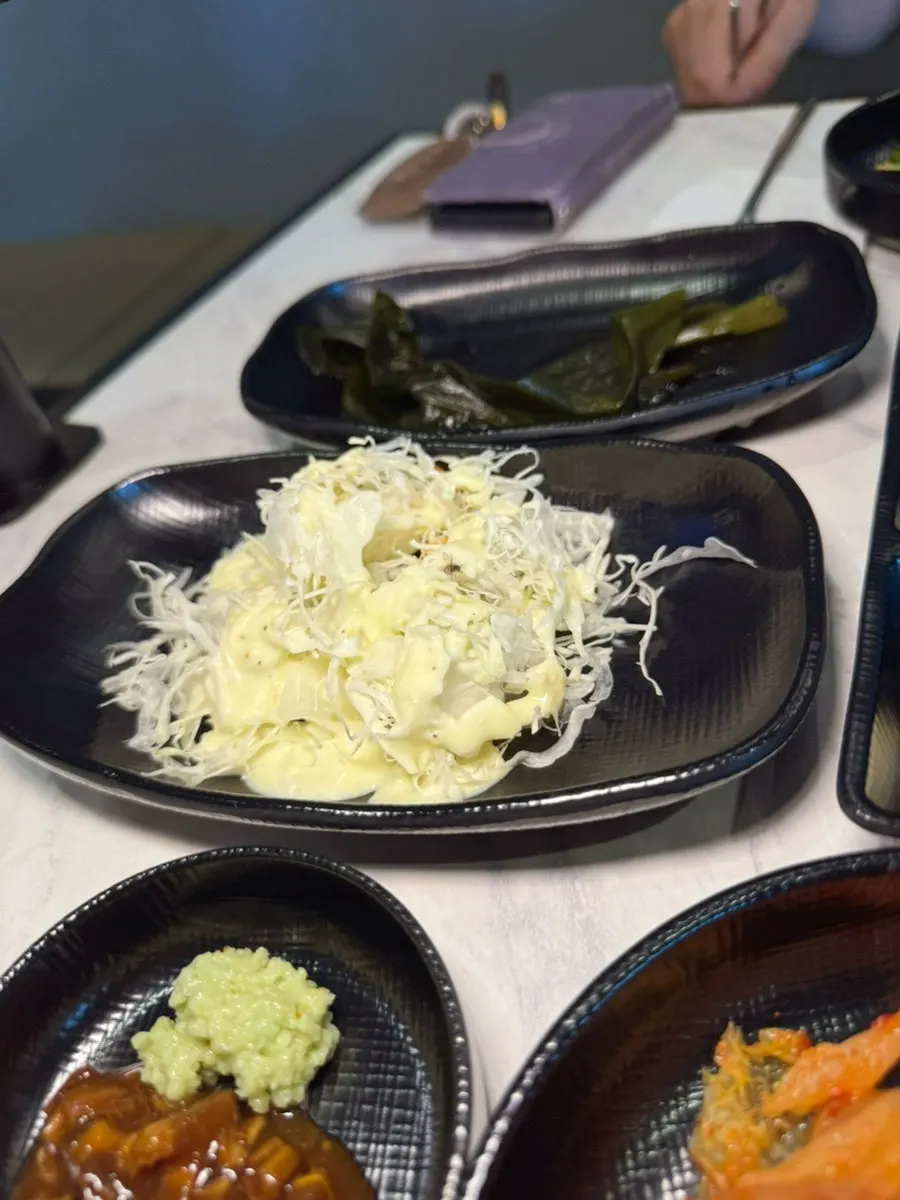 직접 찐 양배추와 기본 반찬