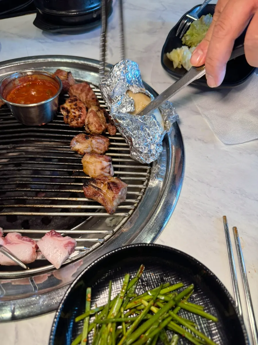 호일에 싸서 연탄불에 올린 버섯구이