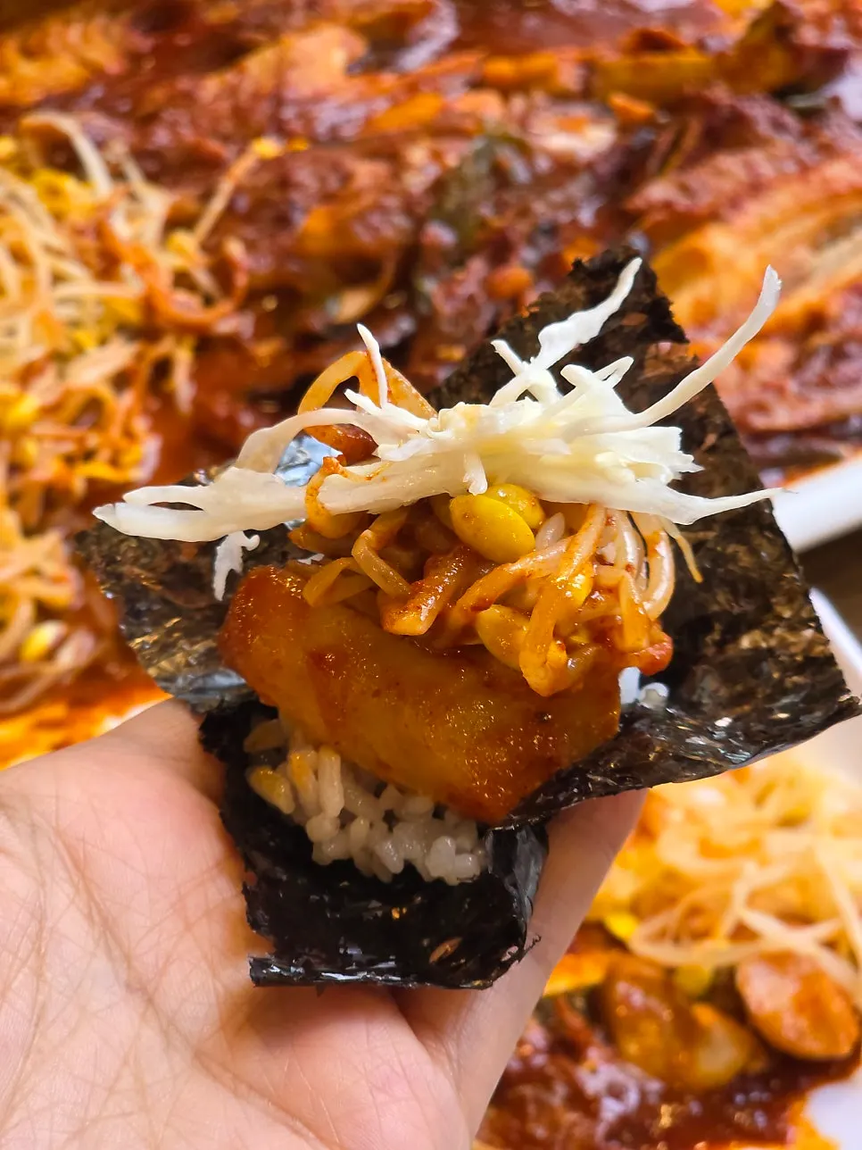 김에 밥과 코다리, 콩나물을 올린 모습