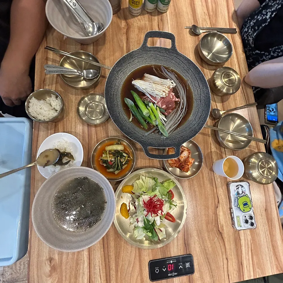 불고기와 낙지를 따로 먹은 상차림