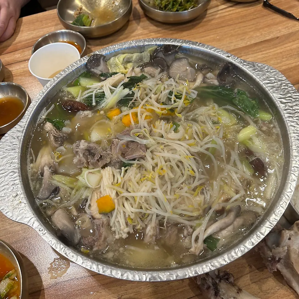 고기와 채소를 끓이는 전골