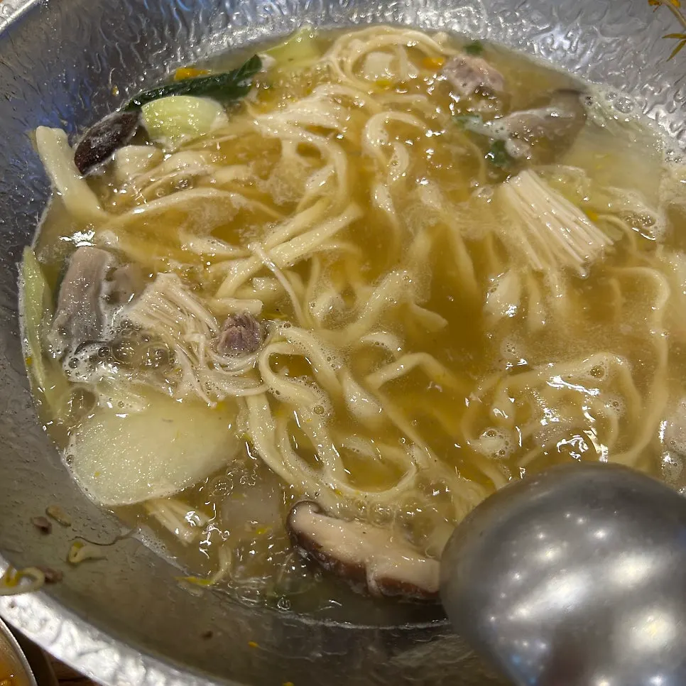 국수 차례의 왕갈비국수전골