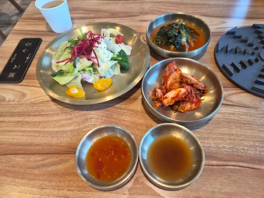 왕갈비와 아삭한 겉절이 김치