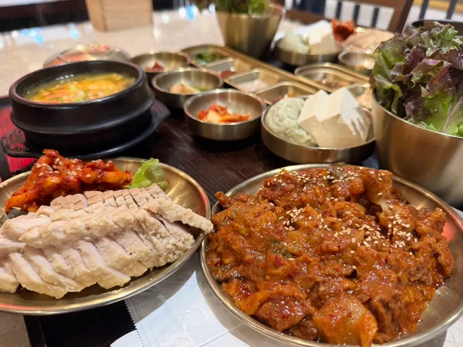 Entrance to the underground food court connected to Incheon Terminal Station