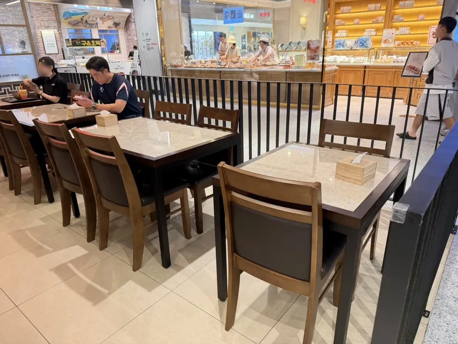 Restaurants in the basement food hall of Lotte Department Store Incheon Branch