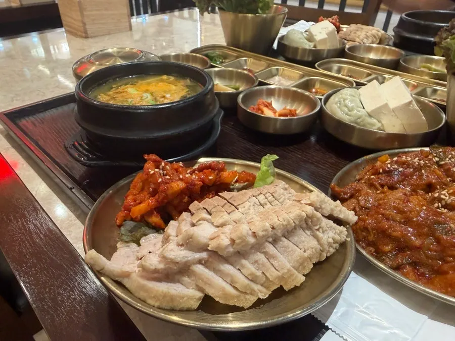 Bossam jeongsik side dishes and rice