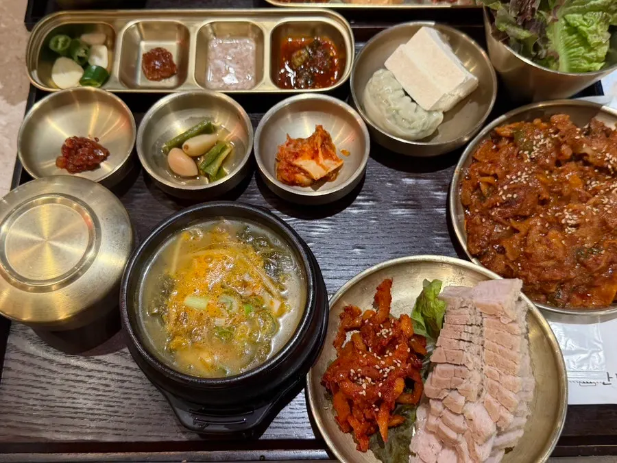Table at Hantiok after finishing the meal