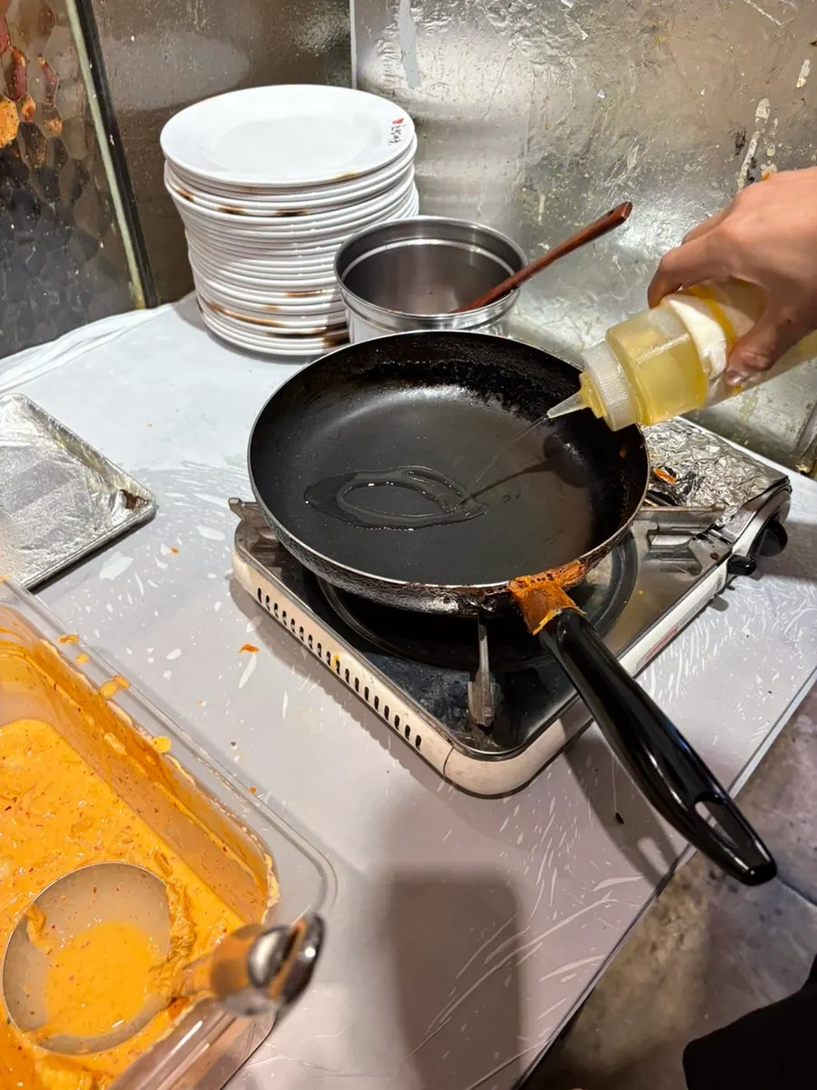 Nhiều loại đồ ăn kèm ở self-bar