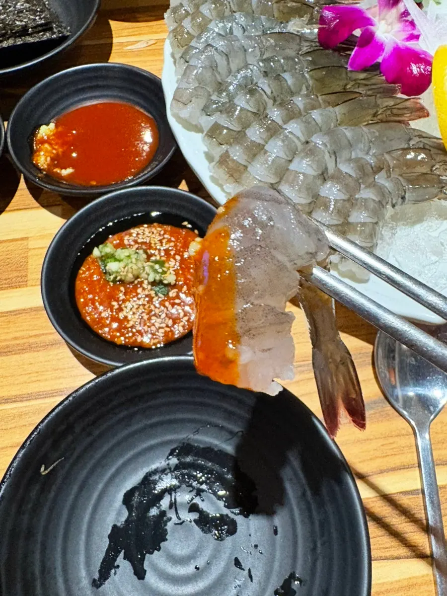 Sashimi tôm sống ăn kèm rượu soju