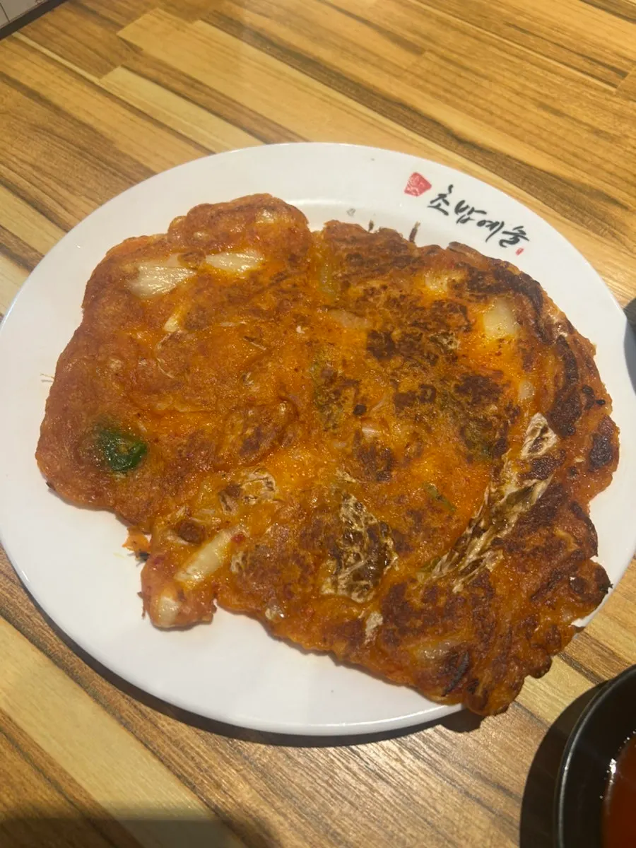 노릇하게 익은 김치전