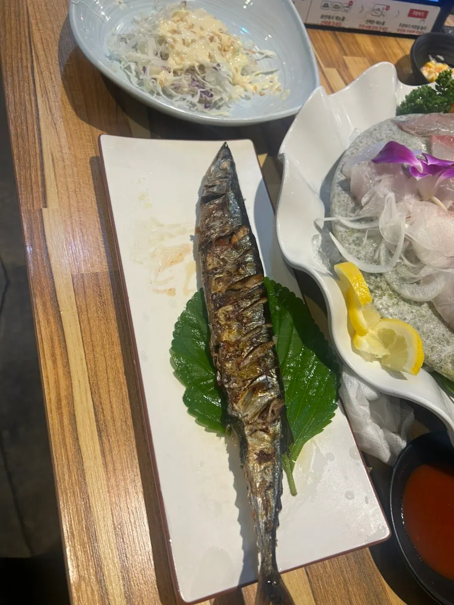 묵은지와 옥수수콘 등 밑반찬