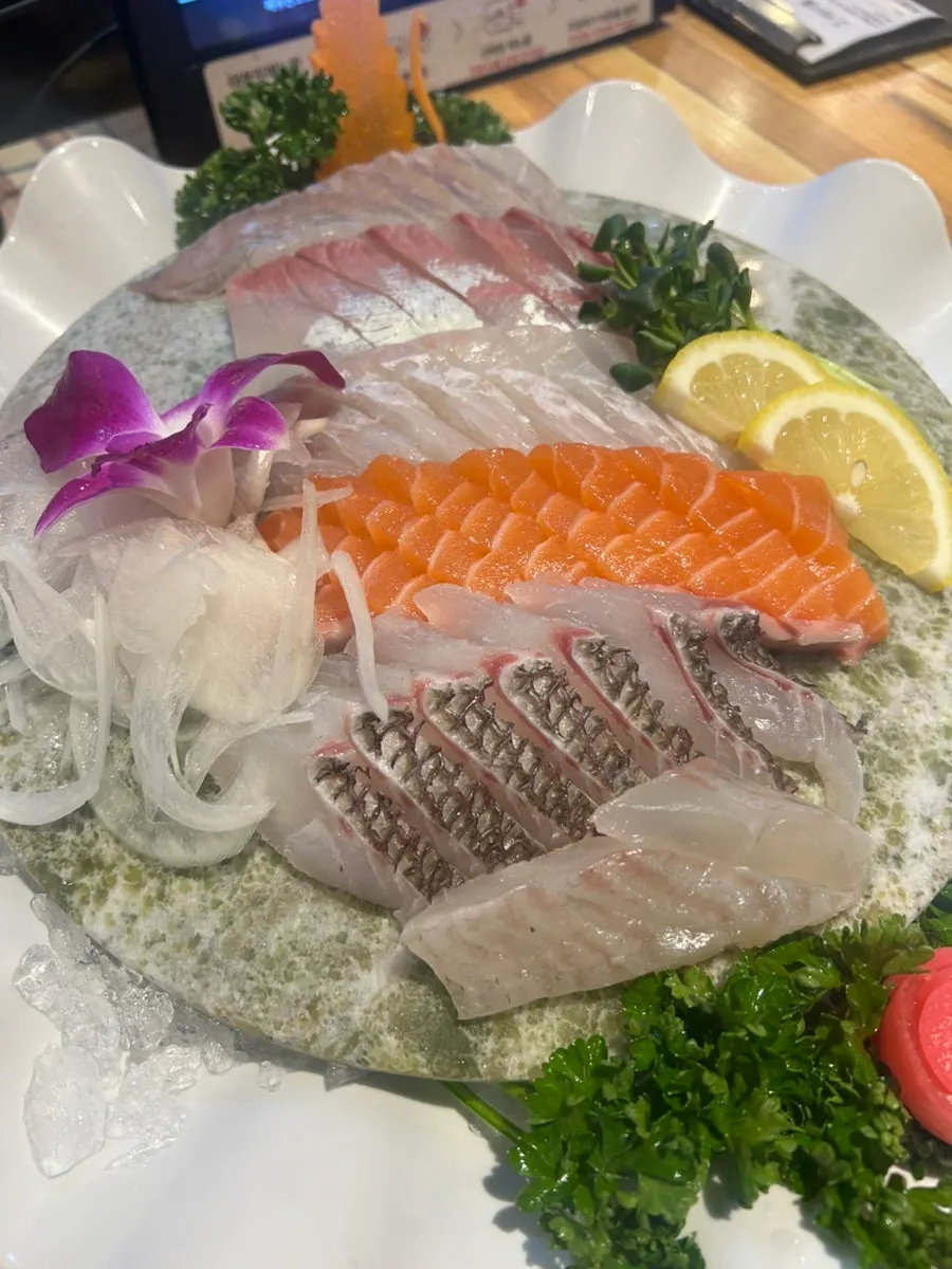 모둠회 접시 전체 모습