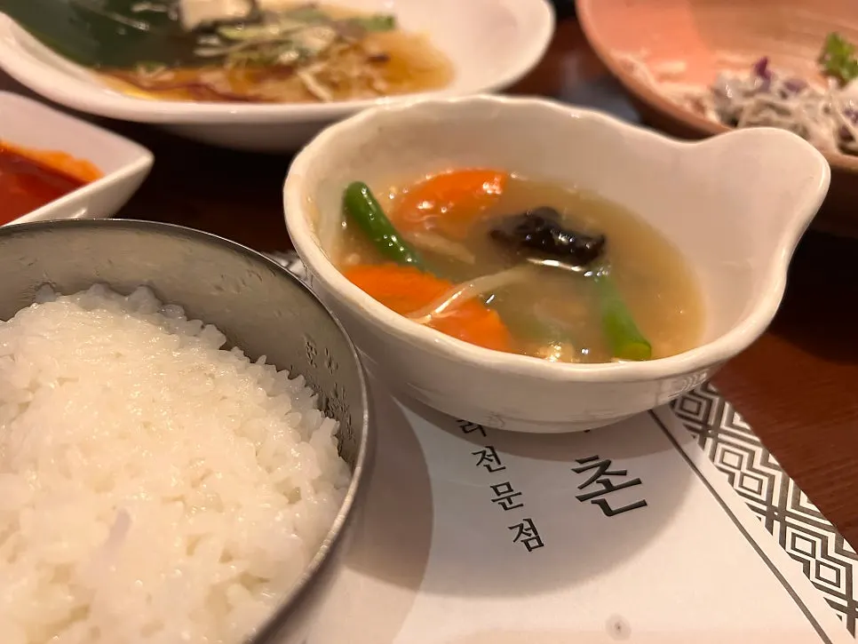 Satu meja hidangan Abalone Set Meal