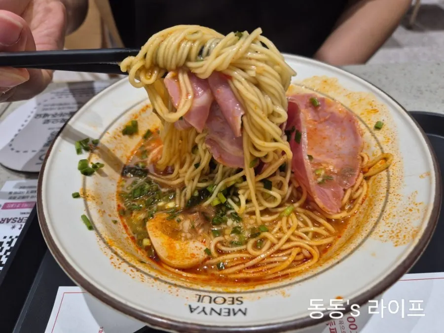 순한 국물과 얼큰 국물 라멘