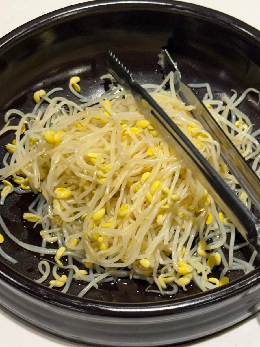 셀프바에 담긴 밑반찬