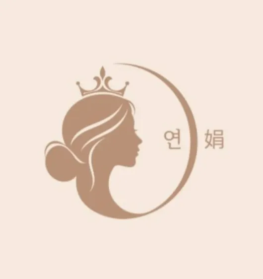 자연스러운 아치형으로 완성된 눈썹 반영구