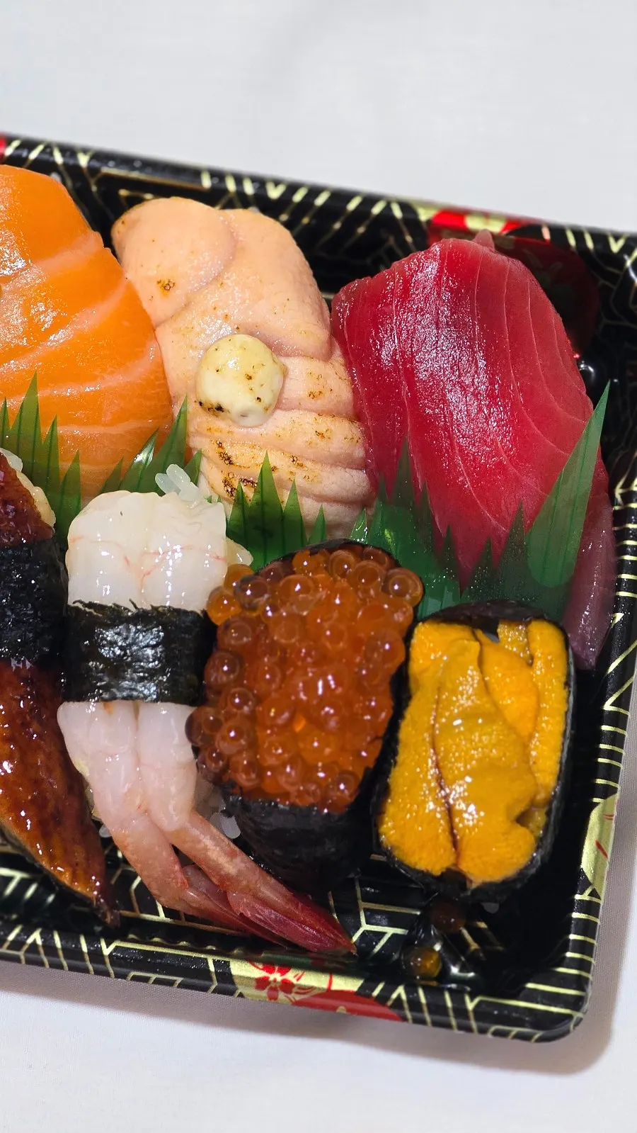 Omakase sushi filled with premium sushi pieces
