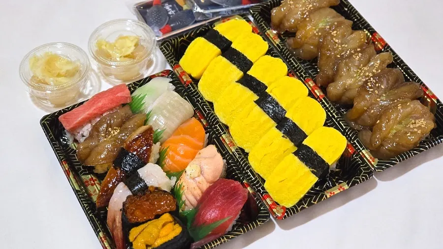 Closing photo of takeout sushi from Minyeong Hwareo Gongjang Moraenae Market Branch