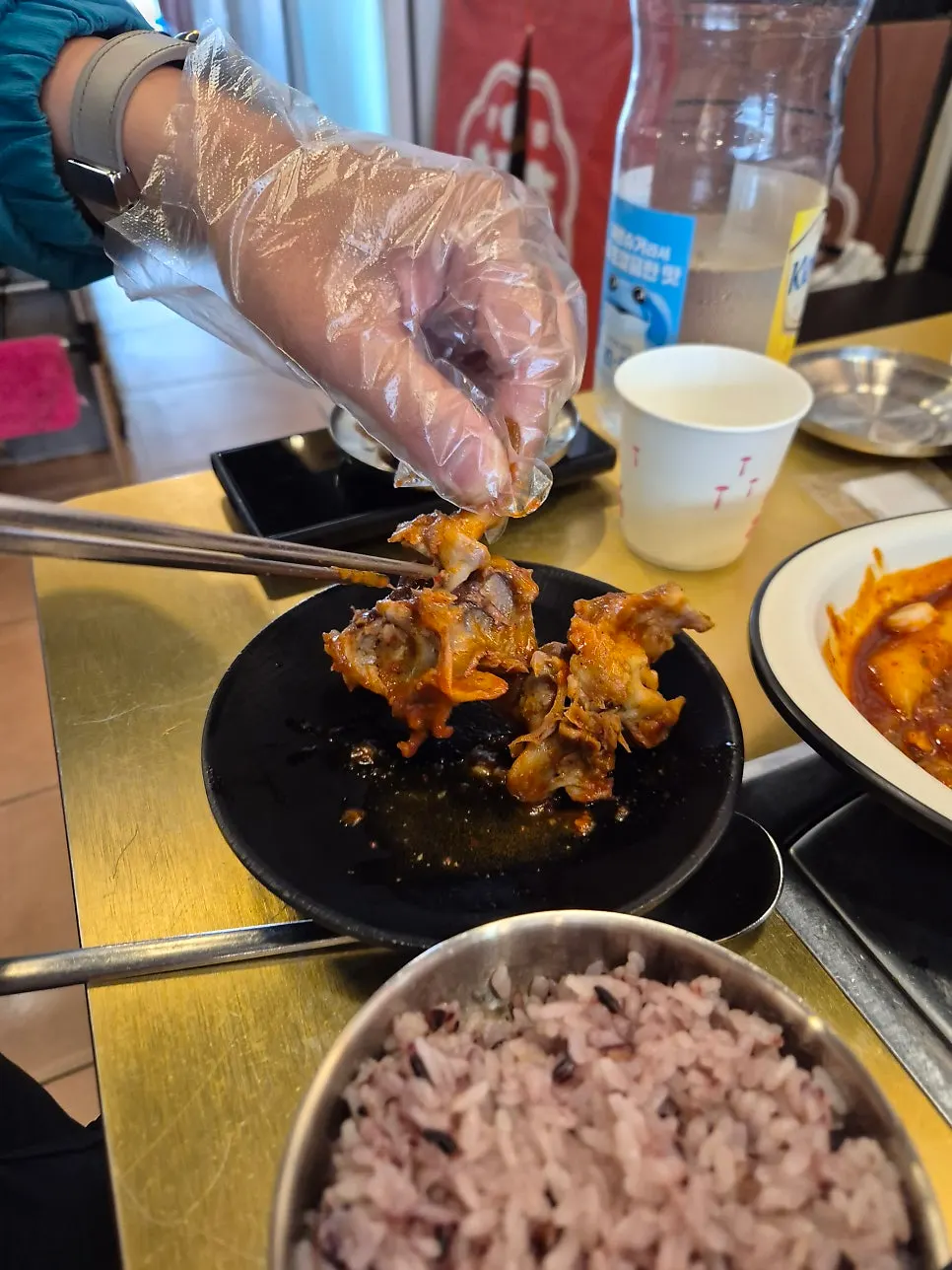 양념이 묻은 불뼈찜 살코기