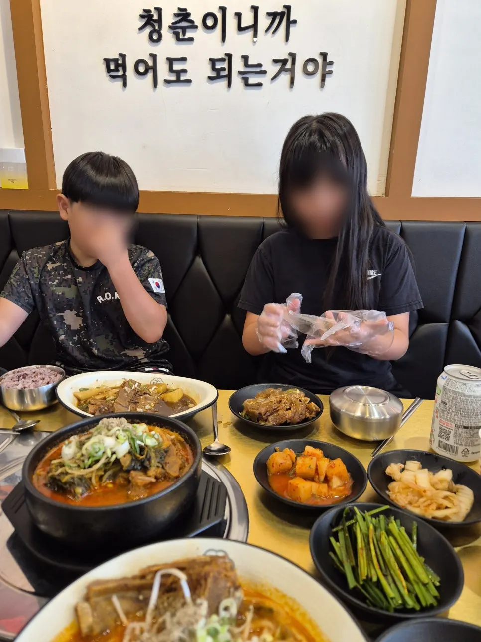 식사를 마친 청춘불뼈찜감자탕 테이블