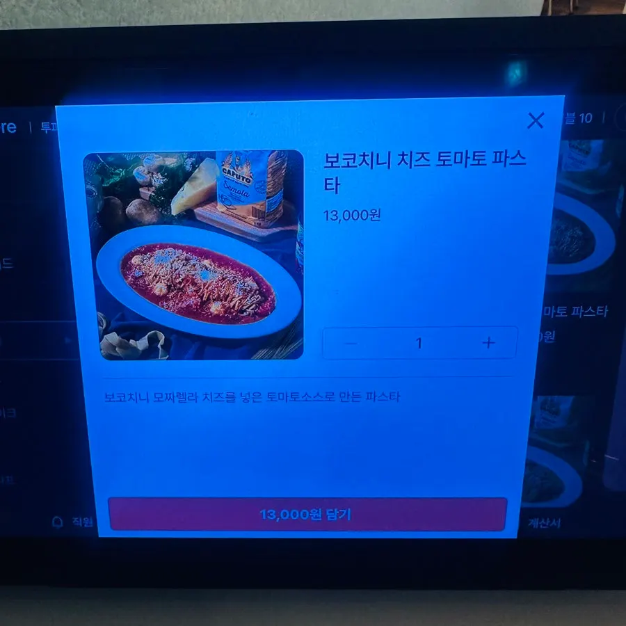 테이블 간격이 넉넉한 홀 좌석